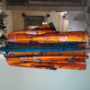 Silky houserobe with tie belt